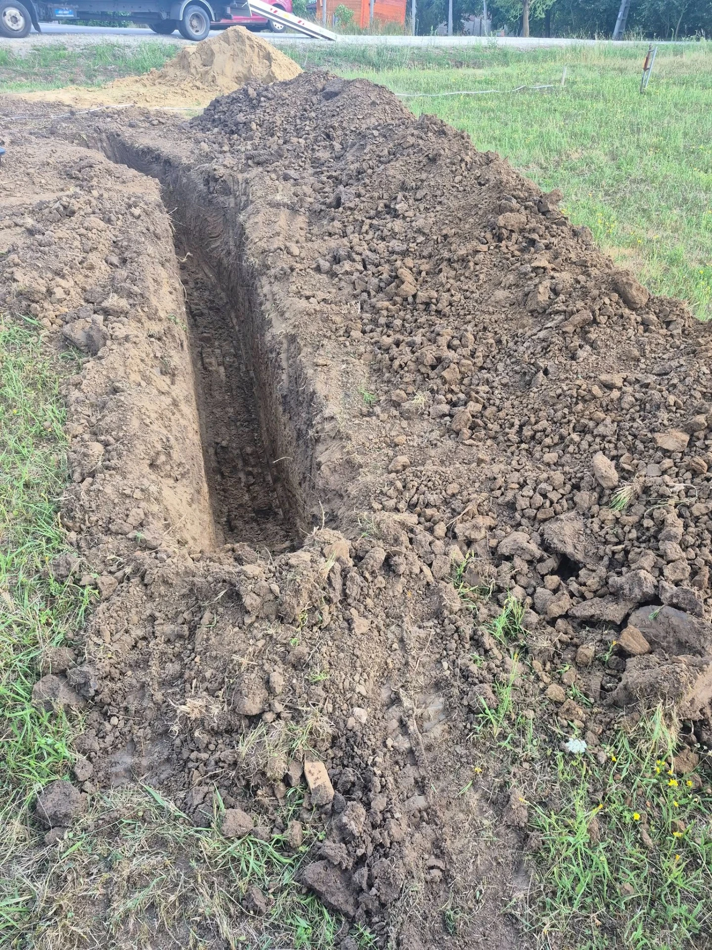 Közműárok készítése pontos mélységgel és vonalvezetéssel